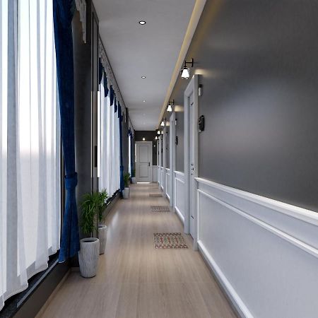 V Love Hotel Surat Bagian luar foto