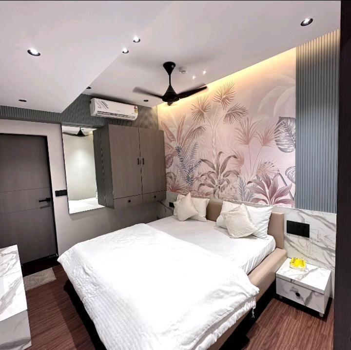 V Love Hotel Surat Bagian luar foto
