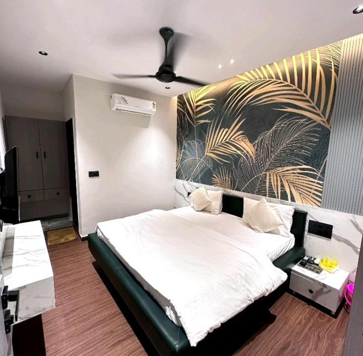 V Love Hotel Surat Bagian luar foto