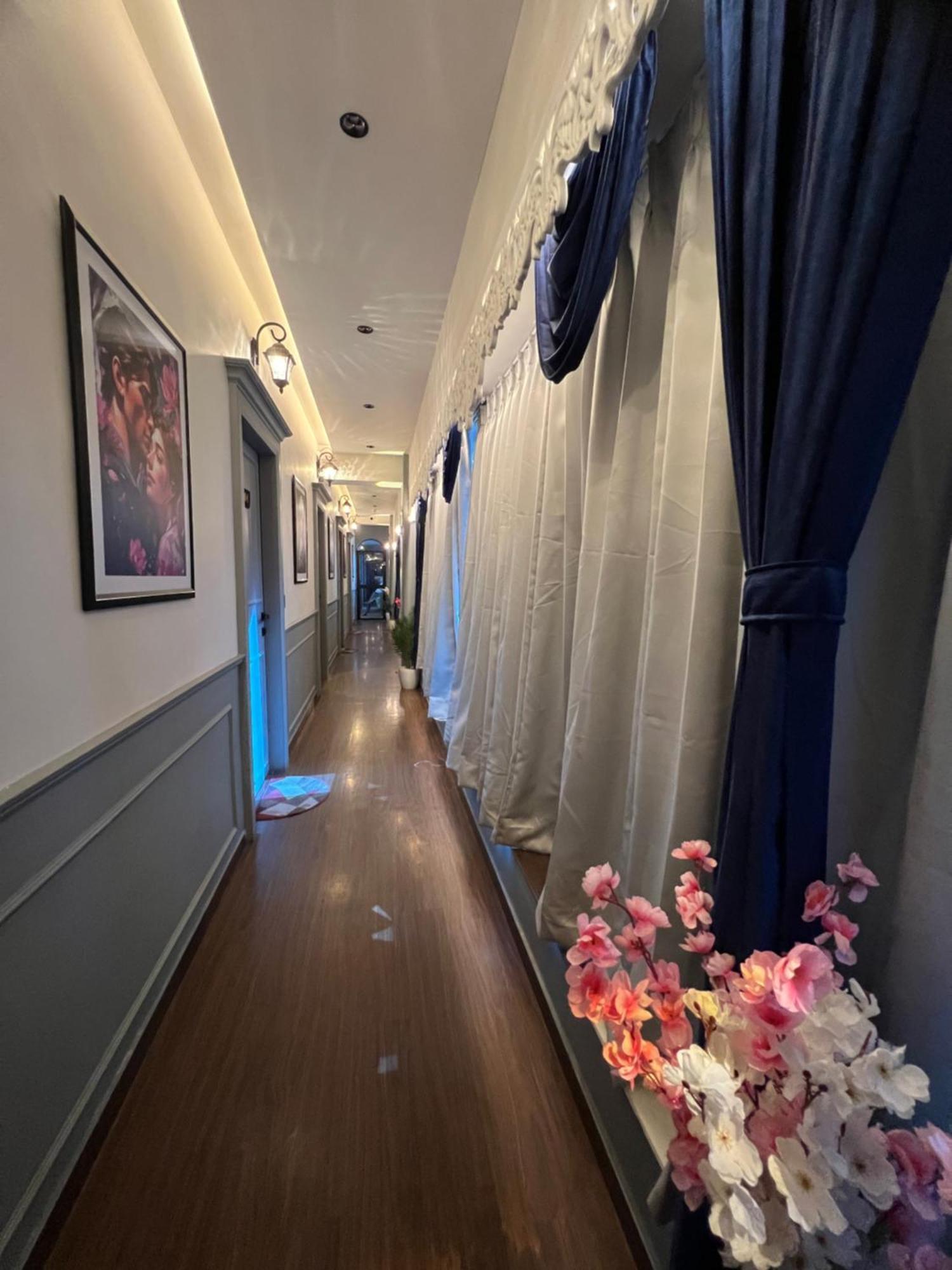V Love Hotel Surat Bagian luar foto